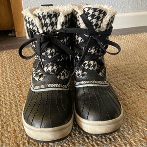 Sorel Tivoli Waterproof Winter Boots - Black & White Houndstooth Size 7 Women's